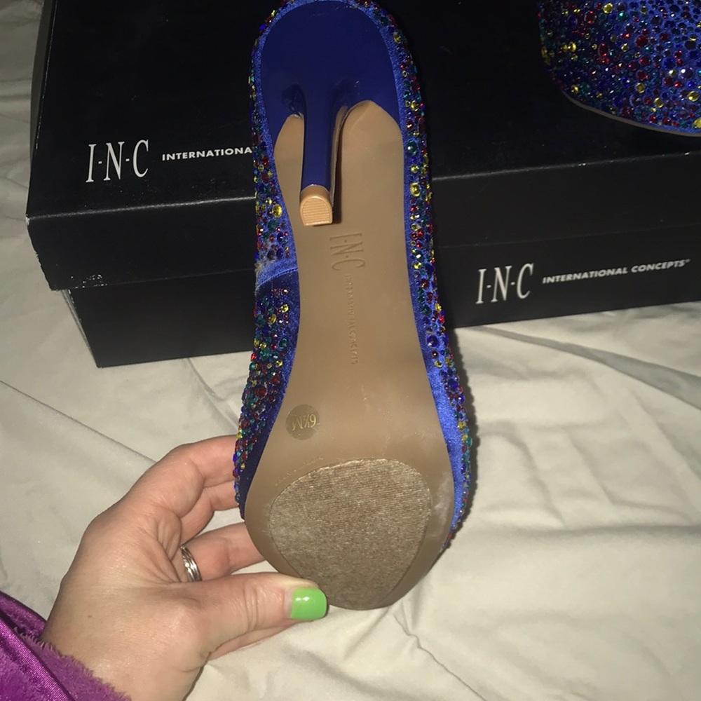 High Heels - Picture 3 of 3